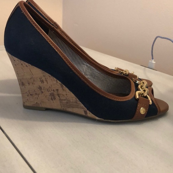 Wedge Heels - Picture 2 of 4